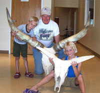 Carl Weir Showing A Skull (QCHR Red Bird, FP Cow) To Jack And Kathryn Lockard